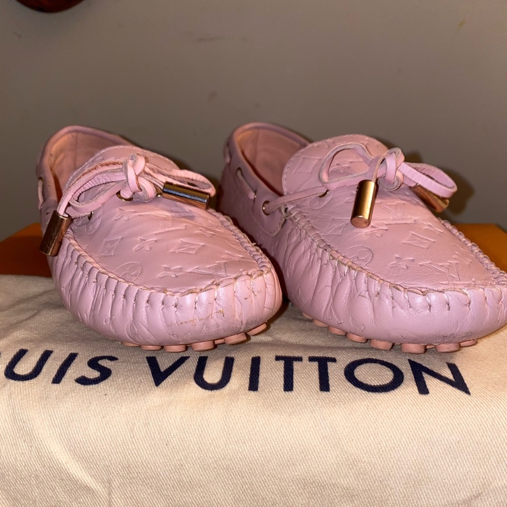 LOUIS VUITTON
Pink Leather Gloria Flat Loafers